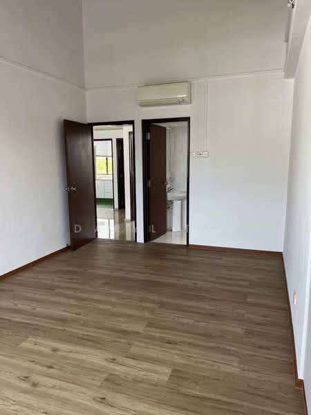 Dynasty Garden Court 2, 271 - 291 Sixth Avenue, 2 Bedrooms, 1,044 sqft, Condominium For Sale, by Daryl Tay, 500219428 - Master BR with High Ceiling - PropertyGuru.com.sg