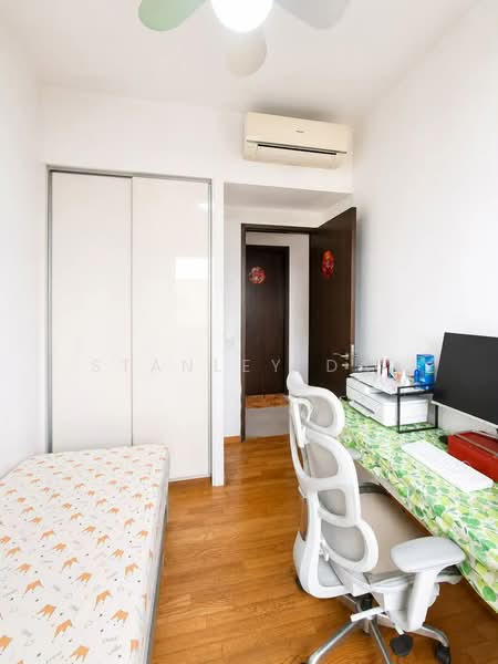 The Inflora, 51 Flora Drive, 2 Bedrooms, 743 sqft, Condominium For Sale, by Stanley Dai, 500219452 - Bedroom - PropertyGuru.com.sg