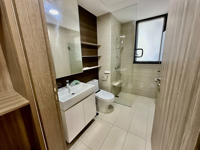 Sky Vue, Bishan Street 14, 3 Bedrooms, 1,141 sqft, Condominium For Sale, by Evon Tan 陈玉凤, 500219475 - Master Bedroom Bathroom - PropertyGuru.com.sg