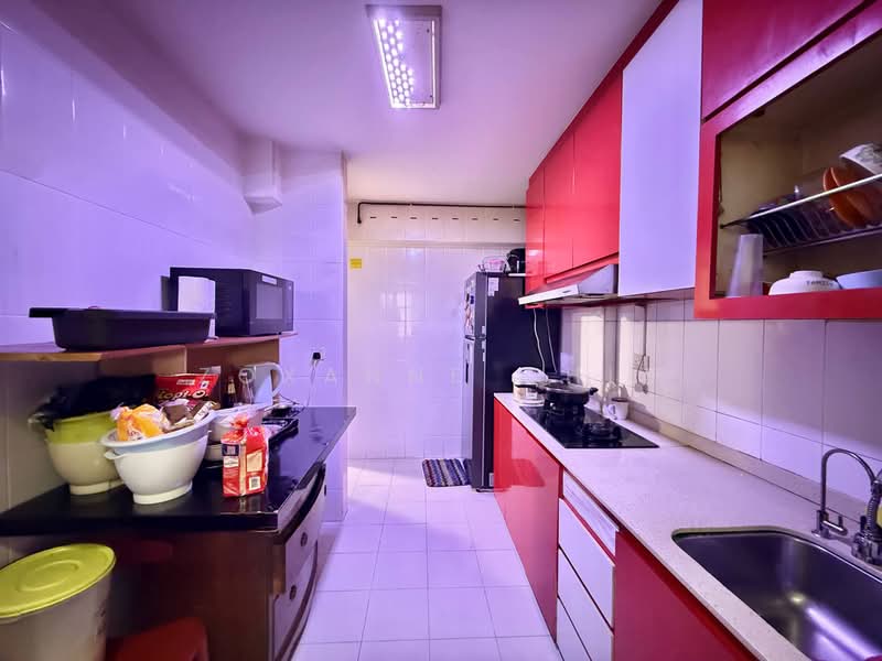 780C Woodlands Crescent, 780C Woodlands Crescent, 3 Bedrooms, 990 sqft, HDB Flat For Sale, by Zoxanne Chia, 500219489 - Kitchen - PropertyGuru.com.sg