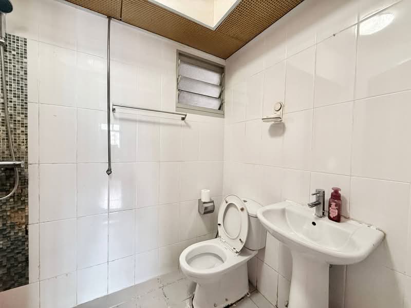 780C Woodlands Crescent, 780C Woodlands Crescent, 3 Bedrooms, 990 sqft, HDB Flat For Sale, by Zoxanne Chia, 500219489 - Bathroom - PropertyGuru.com.sg
