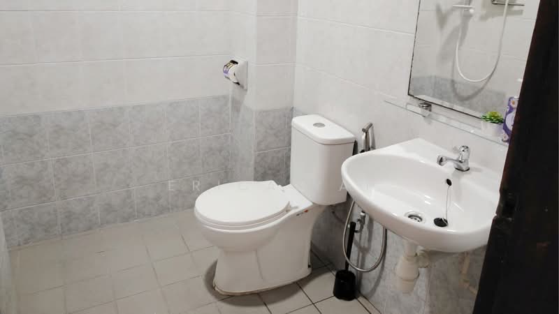 Fragrance Court, 12 Yew Siang Road, Room Rental, 60 sqft, Condominium For Rent, by Erica Yap, 500219490 - Bathroom 2 - PropertyGuru.com.sg