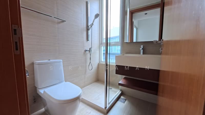 Cabana, 95 Sunrise Terrace, 5 Bedrooms, 3,167 sqft, Cluster House For Sale, by Sarah Raman, 500219495 - Common Bathroom - PropertyGuru.com.sg