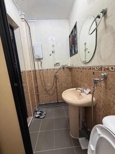 221 Ang Mo Kio Avenue 1, 221 Ang Mo Kio Avenue 1, Room Rental, 40 sqft, HDB Flat For Rent, by Angie Hong 方安琪, 500219521 - Bathroom - PropertyGuru.com.sg
