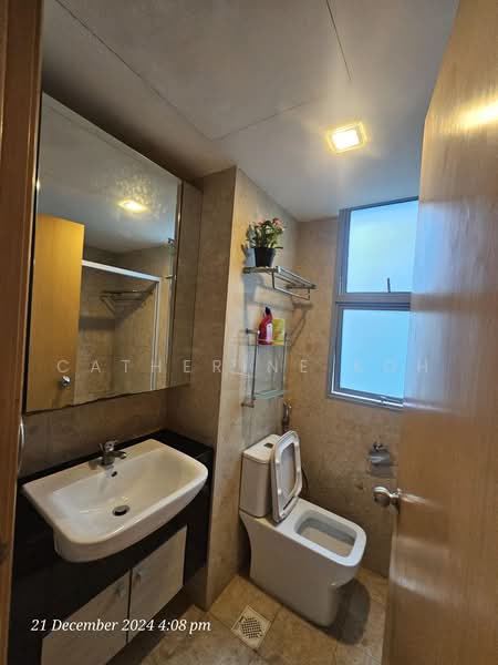 Lakeholmz, 86 Corporation Road, 3 Bedrooms, 1,249 sqft, Condominium For Sale, by Catherine Koh, 500219526 - MBR Bathroom - PropertyGuru.com.sg