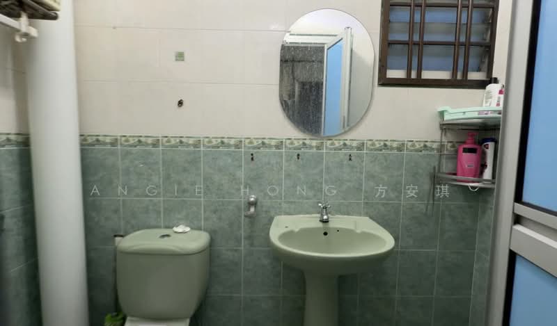 221 Ang Mo Kio Avenue 1, 221 Ang Mo Kio Avenue 1, Room Rental, 30 sqft, HDB Flat For Rent, by Angie Hong 方安琪, 500219530 - Bathroom - PropertyGuru.com.sg