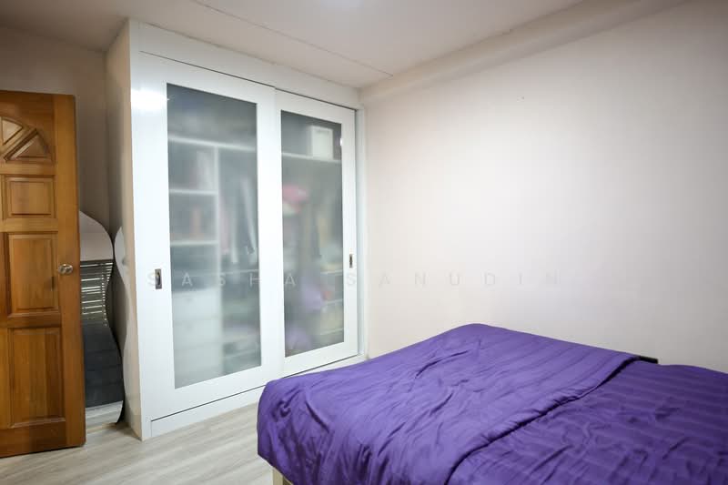 409 Yishun Ring Road, 409 Yishun Ring Road, Sembawang / Yishun, 2 Bedrooms, 796 sqft, HDB Flat For Sale, by Sasha Sanudin, 500219534 - Common Bedroom - PropertyGuru.com.sg