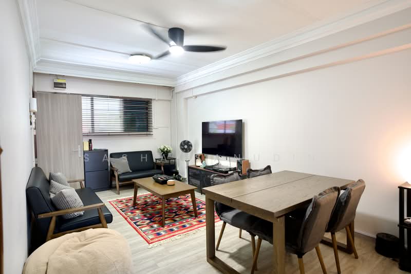 409 Yishun Ring Road, 409 Yishun Ring Road, Sembawang / Yishun, 2 Bedrooms, 796 sqft, HDB Flat For Sale, by Sasha Sanudin, 500219534 - Living Room - PropertyGuru.com.sg