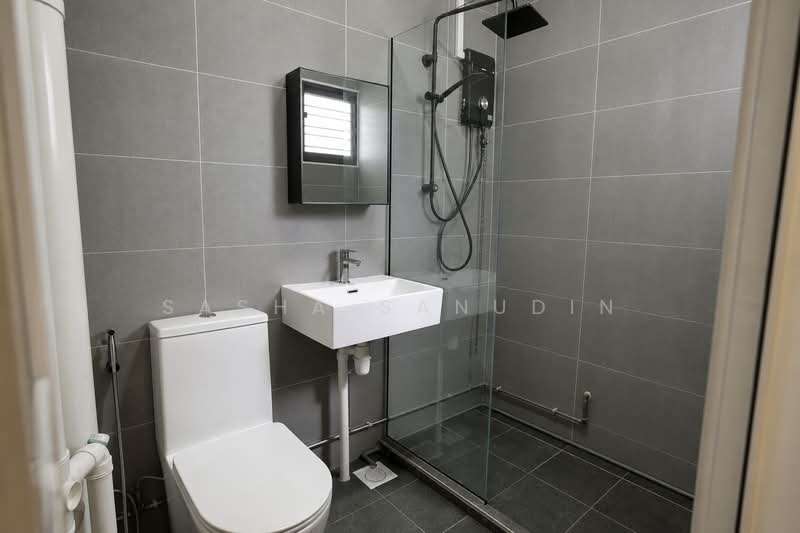 409 Yishun Ring Road, 409 Yishun Ring Road, Sembawang / Yishun, 2 Bedrooms, 796 sqft, HDB Flat For Sale, by Sasha Sanudin, 500219534 - Master Bathroom - PropertyGuru.com.sg