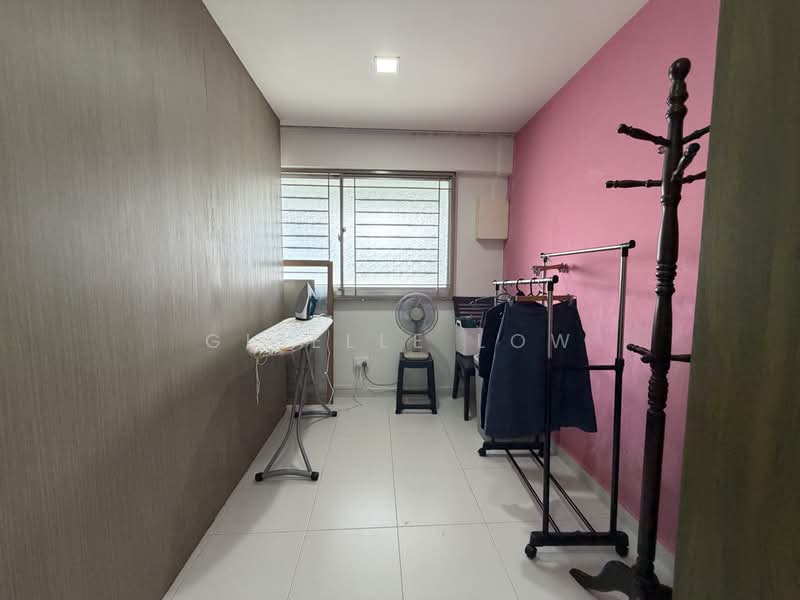 894 Tampines Street 81, 894 Tampines Street 81, 4 Bedrooms, 1,571 sqft, HDB Flat For Sale, by Giselle Low, 500219541 - Bedroom - lower lvl - PropertyGuru.com.sg