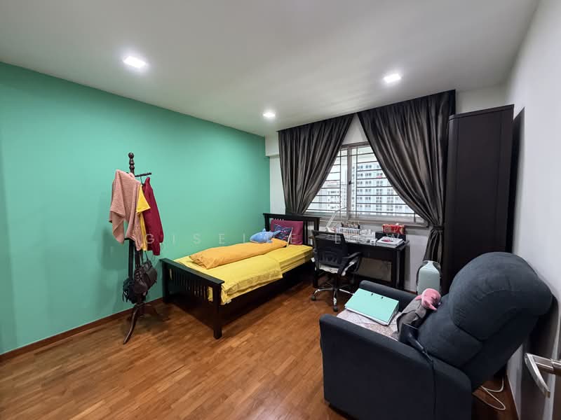 894 Tampines Street 81, 894 Tampines Street 81, 4 Bedrooms, 1,571 sqft, HDB Flat For Sale, by Giselle Low, 500219541 - Common bedroom  - PropertyGuru.com.sg