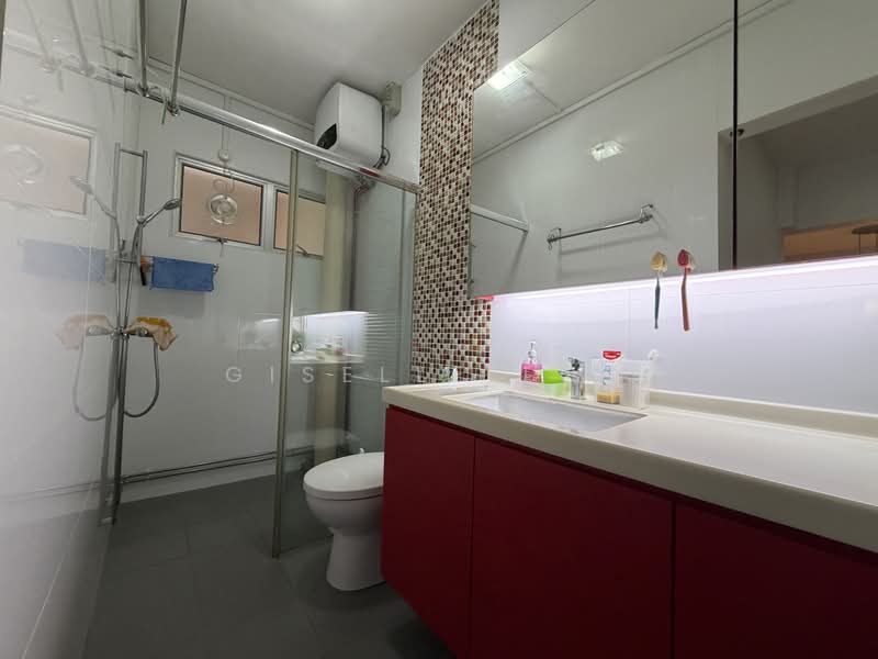 894 Tampines Street 81, 894 Tampines Street 81, 4 Bedrooms, 1,571 sqft, HDB Flat For Sale, by Giselle Low, 500219541 - Bathroom - PropertyGuru.com.sg