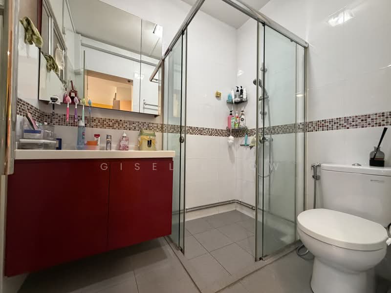 894 Tampines Street 81, 894 Tampines Street 81, 4 Bedrooms, 1,571 sqft, HDB Flat For Sale, by Giselle Low, 500219541 - Bathroom - PropertyGuru.com.sg