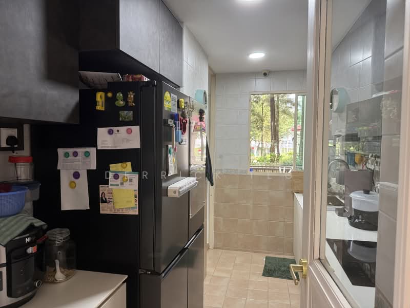 Yishun Emerald, 24 Canberra Drive, 2 Bedrooms, 1,141 sqft, Condominium For Sale, by Derrick Teo, 500219549 - Kitchen - PropertyGuru.com.sg