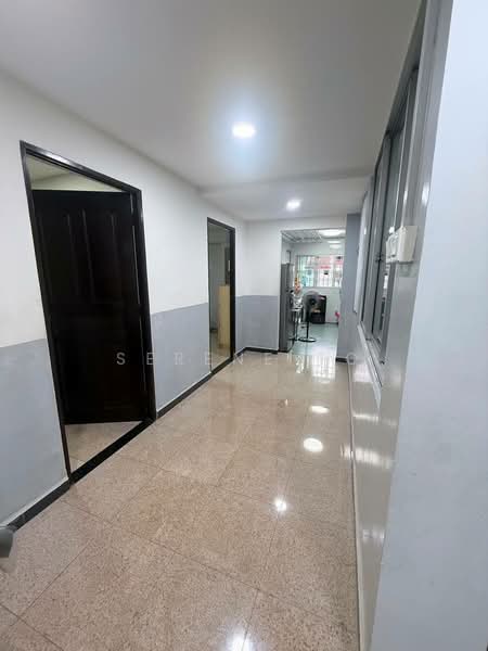 123 Hougang Avenue 1, 123 Hougang Avenue 1, 3 Bedrooms, 880 sqft, HDB Flat For Rent, by Serene To, 500219551 - Corridor - PropertyGuru.com.sg