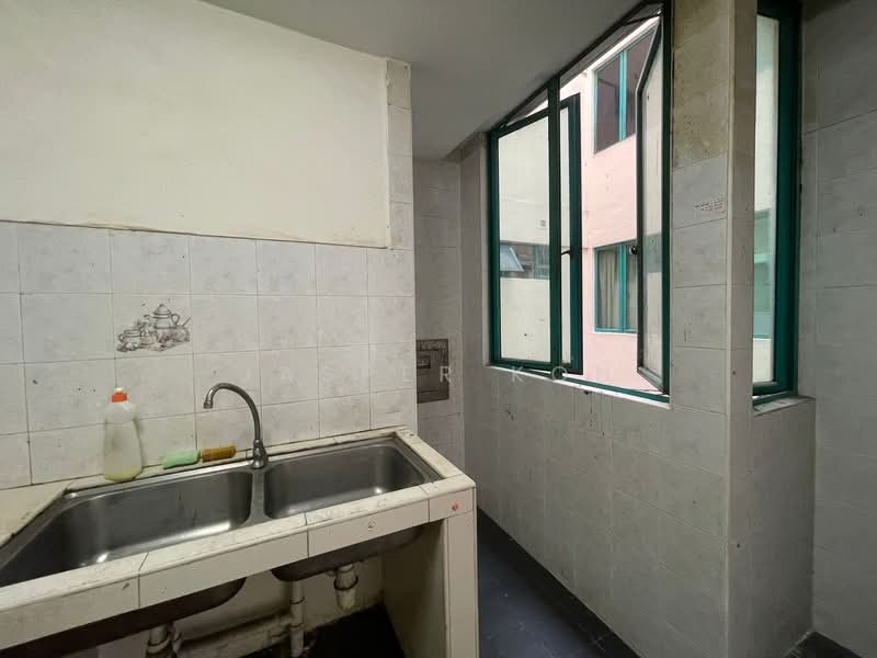 Wing Fong Mansions, 12 Lorong 14 Geylang, 7 Bedrooms, 1,238 sqft, Apartment For Sale, by Jasper Koh, 500219552 - PropertyGuru.com.sg