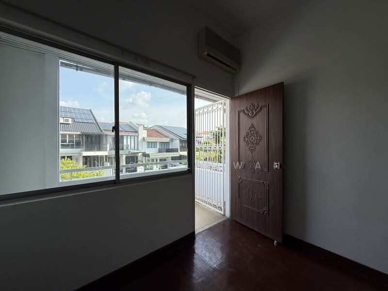 11 Li Hwan Walk, , 3 Bedrooms, 2,000 sqft, Terraced House For Sale, by Nicholl Wan, 500219588 - Interior - PropertyGuru.com.sg