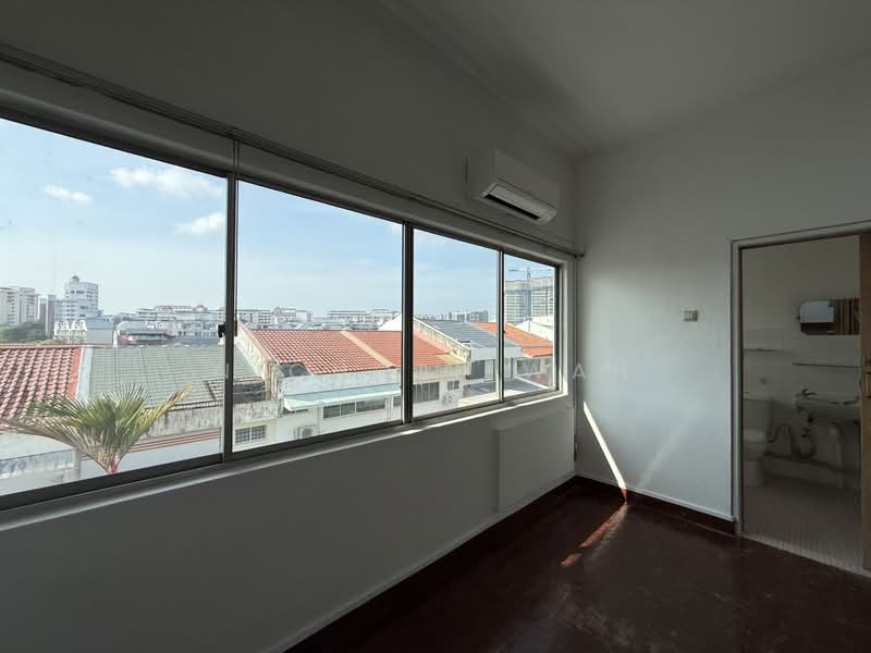 11 Li Hwan Walk, , 3 Bedrooms, 2,000 sqft, Terraced House For Sale, by Nicholl Wan, 500219588 - View - PropertyGuru.com.sg