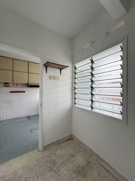 11 Li Hwan Walk, , 3 Bedrooms, 2,000 sqft, Terraced House For Sale, by Nicholl Wan, 500219588 - Kitchen - PropertyGuru.com.sg