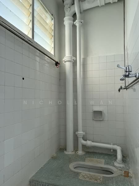 11 Li Hwan Walk, , 3 Bedrooms, 2,000 sqft, Terraced House For Sale, by Nicholl Wan, 500219588 - Bathroom - PropertyGuru.com.sg