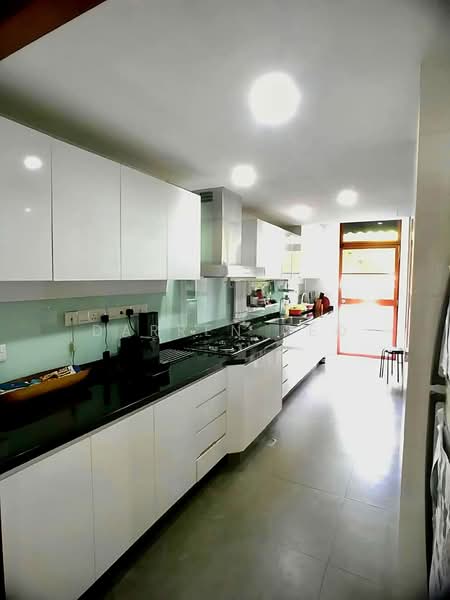 Bournemouth Eight Bungalow, , 5 Bedrooms, 8,794 sqft, Cluster House For Sale, by Darren Teo, 500219593 - Kitchen - PropertyGuru.com.sg