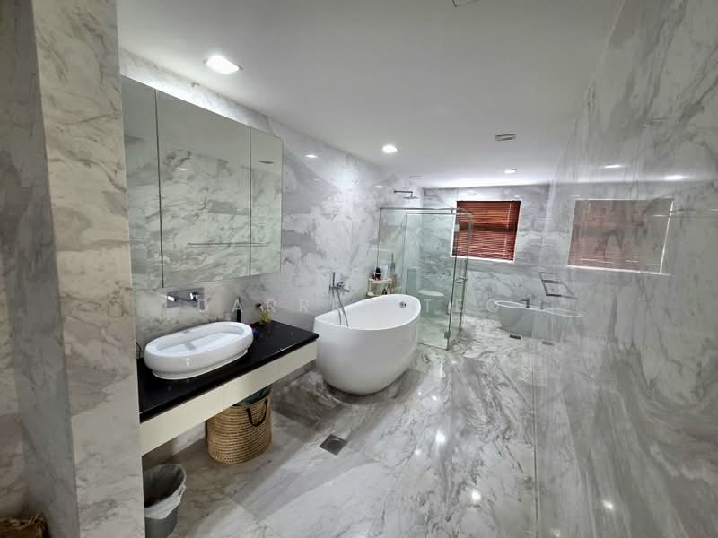 Bournemouth Eight Bungalow, , 5 Bedrooms, 8,794 sqft, Cluster House For Sale, by Darren Teo, 500219593 - Bathroom - PropertyGuru.com.sg