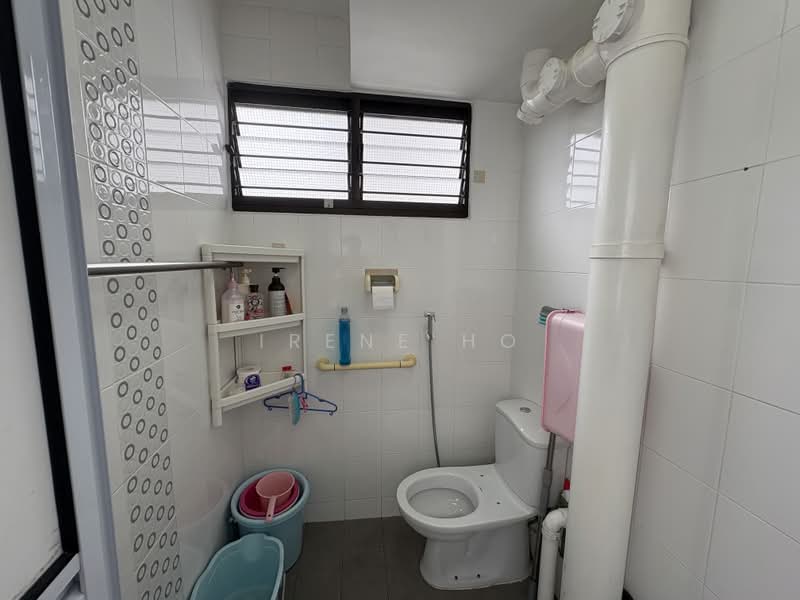 427 Bedok North Road, 427 Bedok North Road, 3 Bedrooms, 990 sqft, HDB Flat For Sale, by Irene Ho, 500219598 - Bathroom - PropertyGuru.com.sg
