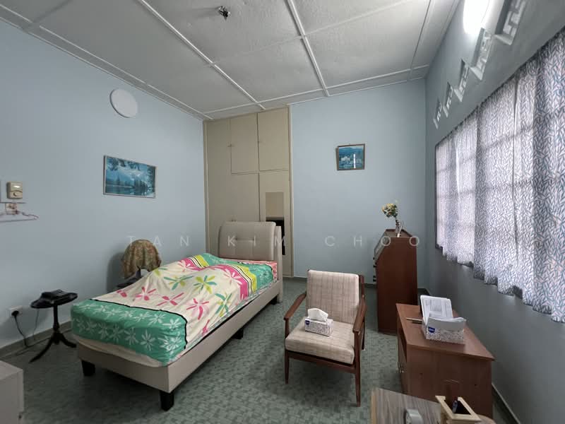 Sea Breeze Rd, , 7 Bedrooms, 3,500 sqft, Detached House For Sale, by Tan Kim Choo, 500219606 - Bedroom - PropertyGuru.com.sg