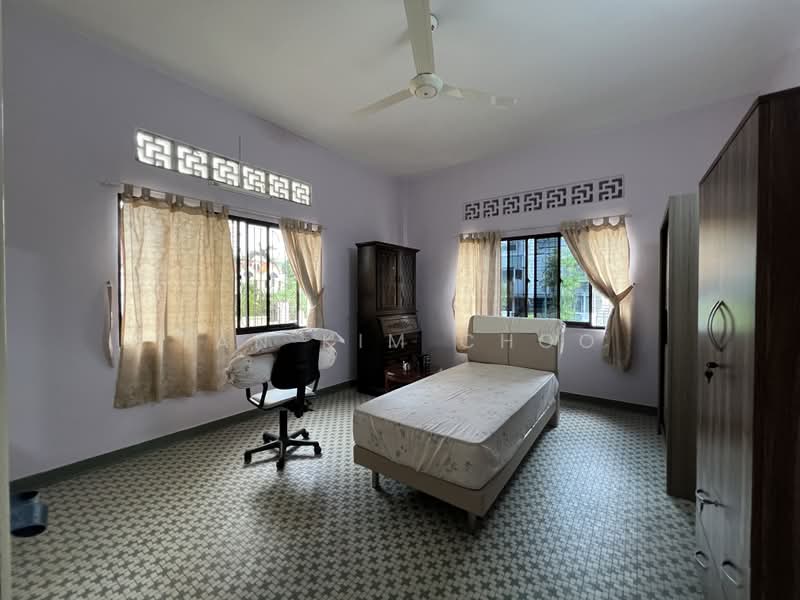 Sea Breeze Rd, , 7 Bedrooms, 3,500 sqft, Detached House For Sale, by Tan Kim Choo, 500219606 - Bedroom - PropertyGuru.com.sg
