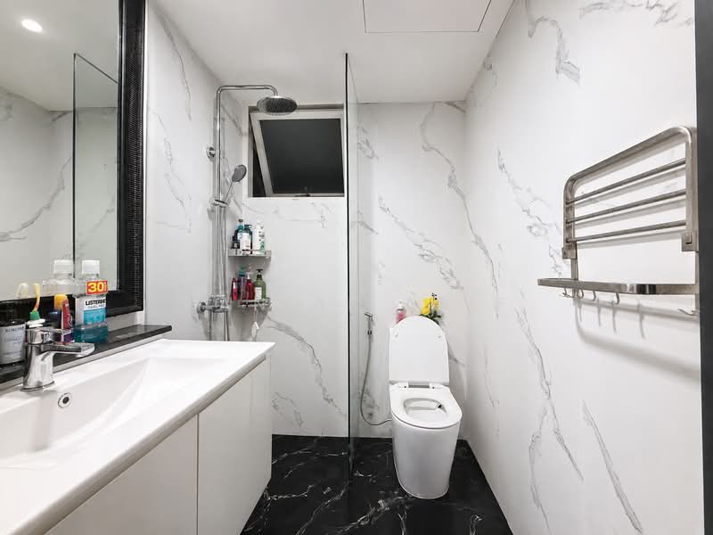 Edelweiss Park Condo, 84 Flora Road, 2 Bedrooms, 1,055 sqft, Condominium For Sale, by Danial Arif, 500219622 - Bathroom - PropertyGuru.com.sg