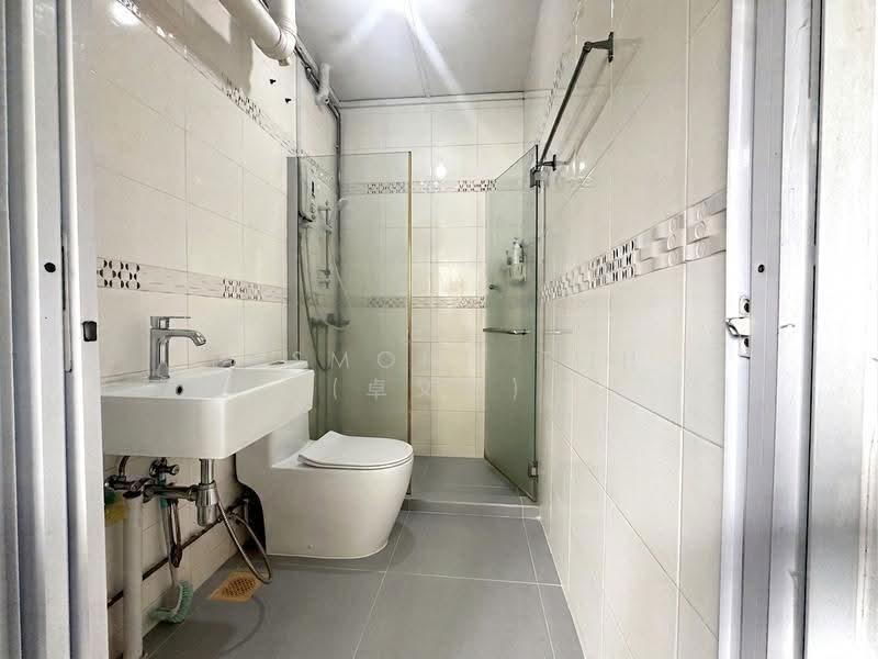 154 Gangsa Road, 154 Gangsa Road, Dairy Farm / Bukit Panjang / Choa Chu Kang, 4 Bedrooms, 1,302 sqft, HDB Flat For Sale, by Desmond Toh (卓文财), 500219626 - Bathroom - PropertyGuru.com.sg