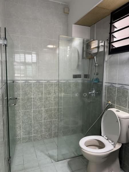 35 Eunos Crescent, 35 Eunos Crescent, 3 Bedrooms, 915 sqft, HDB Flat For Rent, by Sally Koh, 500219627 - Bathroom - PropertyGuru.com.sg
