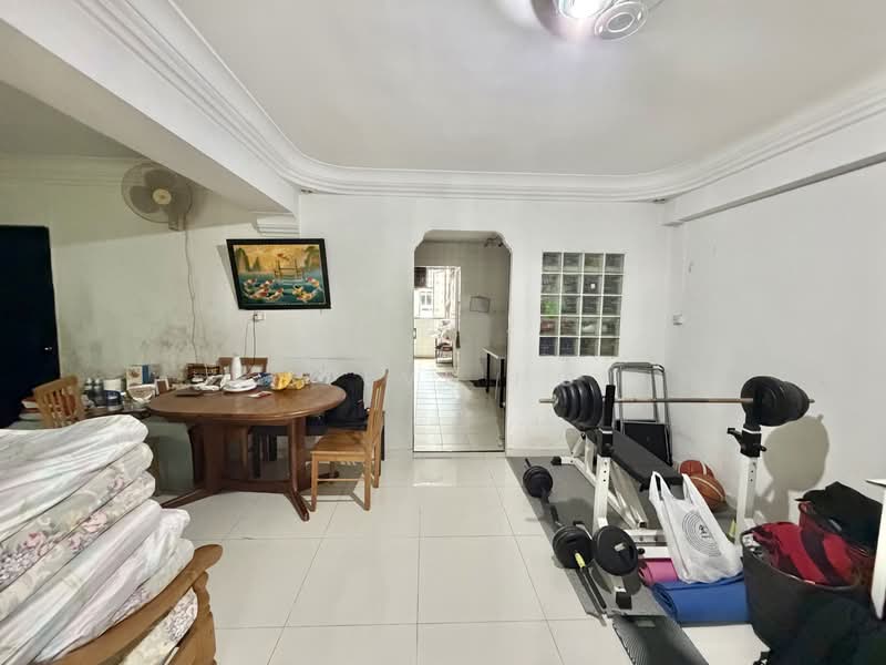 80 Lorong 4 Toa Payoh, 80 Lorong 4 Toa Payoh, 3 Bedrooms, 1,119 sqft, HDB Flat For Sale, by Steve Ho, 500219633 - Living Room - PropertyGuru.com.sg