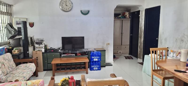 80 Lorong 4 Toa Payoh, 80 Lorong 4 Toa Payoh, 3 Bedrooms, 1,119 sqft, HDB Flat For Sale, by Steve Ho, 500219633 - Living Room - PropertyGuru.com.sg