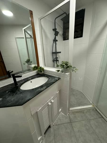 Eastvale, 31 Pasir Ris Drive 3, Room Rental, 150 sqft, Condominium For Rent, by Pheron Lim, 500219635 - Bathroom - PropertyGuru.com.sg
