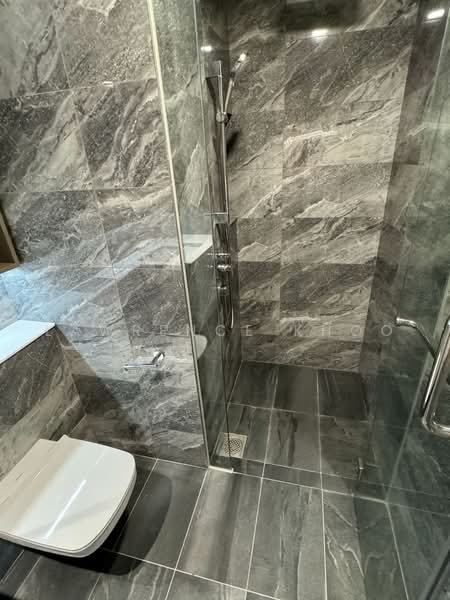 Sengkang Grand Residences, 78 Compassvale Bow, Hougang / Punggol / Sengkang, 2 Bedrooms, 732 sqft, Condominium For Sale, by Lawrence Khoo, 500219639 - Bathroom - PropertyGuru.com.sg