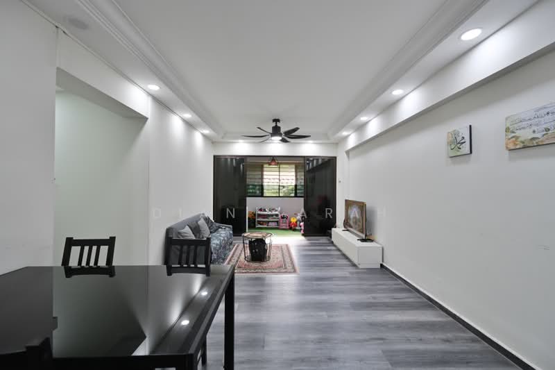 324 Sembawang Close, 324 Sembawang Close, Sembawang / Yishun, 4 Bedrooms, 1,324 sqft, HDB Flat For Sale, by Dian Sarah, 500219667 - Living Room with Balcony - PropertyGuru.com.sg