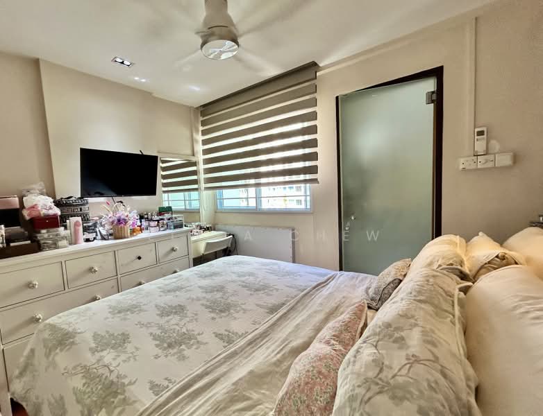 321 Yishun Central, 321 Yishun Central, 3 Bedrooms, 1,130 sqft, HDB Flat For Sale, by Linda Chew, 500219671 - Master Bedroom - PropertyGuru.com.sg