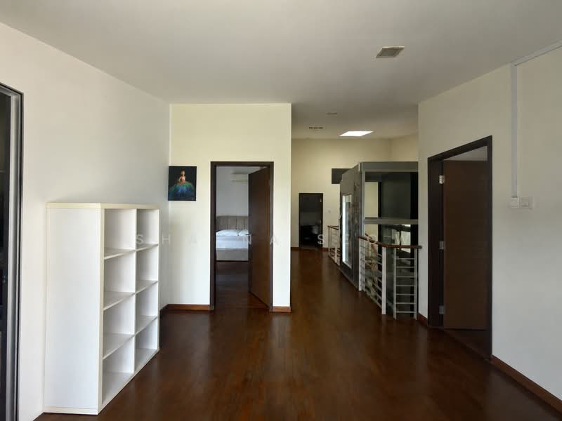 Freehold 2.5 Storey True Corner Terrace! Move-In Condition!, Sembawang Hills Drive, 6 Bedrooms, 4,600 sqft, Corner Terrace For Sale, by Shauna Seow, 500219686 - PropertyGuru.com.sg