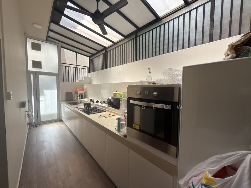 Freehold 2.5 Storey True Corner Terrace! Move-In Condition!, Sembawang Hills Drive, 6 Bedrooms, 4,600 sqft, Corner Terrace For Sale, by Shauna Seow, 500219686 - Kitchen - PropertyGuru.com.sg