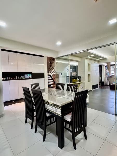 894 Tampines Street 81, 894 Tampines Street 81, 3 Bedrooms, 1,571 sqft, HDB Flat For Sale, by Carol Ng, 500219688 - Dining Room - PropertyGuru.com.sg