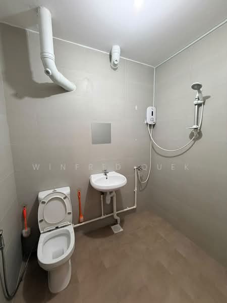 148 Gangsa Road, 148 Gangsa Road, 2 Bedrooms, 785 sqft, HDB Flat For Rent, by Winfred Quek, 500219698 - Bathroom - PropertyGuru.com.sg