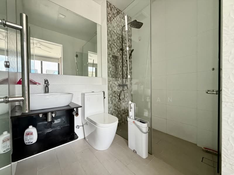 Landed 3 storey, D15, great location!, Burnfoot Terrace, 8 Bedrooms, 2,900 sqft, Terraced House For Sale, by Sherilyn Tan, 500219700 - Bathroom - PropertyGuru.com.sg