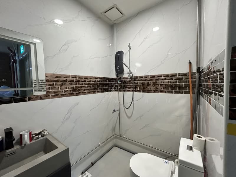 Lhk3 Building, 8 New Industrial Road, 3,864 sqft, Light Industrial (B1) For Rent, by Jayden Chen, 500219736 - Bathroom - CommercialGuru.com.sg