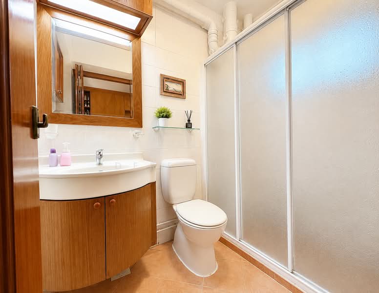 971 Hougang Street 91, 971 Hougang Street 91, 3 Bedrooms, 1,248 sqft, HDB Flat For Sale, by Derek Lee, 500219740 - Common Bathroom - PropertyGuru.com.sg
