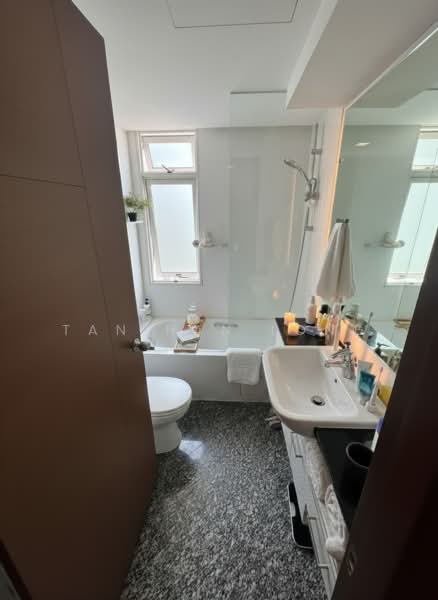 Meraprime, 301 Jalan Bukit Ho Swee, 3 Bedrooms, 1,173 sqft, Condominium For Rent, by Tan Han Long, 500219778 - Bathroom - PropertyGuru.com.sg
