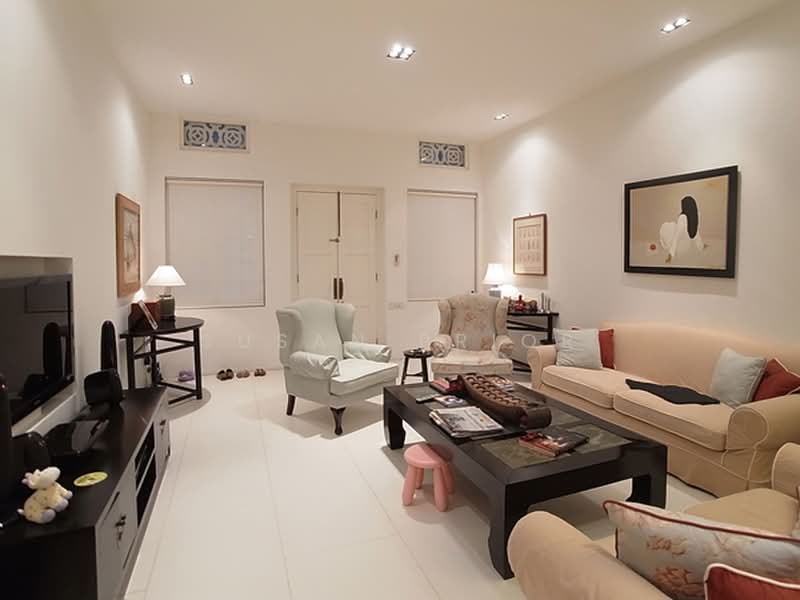 Cairnhill 5+1 Bed Plus Carpark!, Cairnhill Road Conservation House, 5 Bedrooms, 4,059 sqft, Conservation House For Rent, by Susan Prior, 500219802 - Living Room - PropertyGuru.com.sg