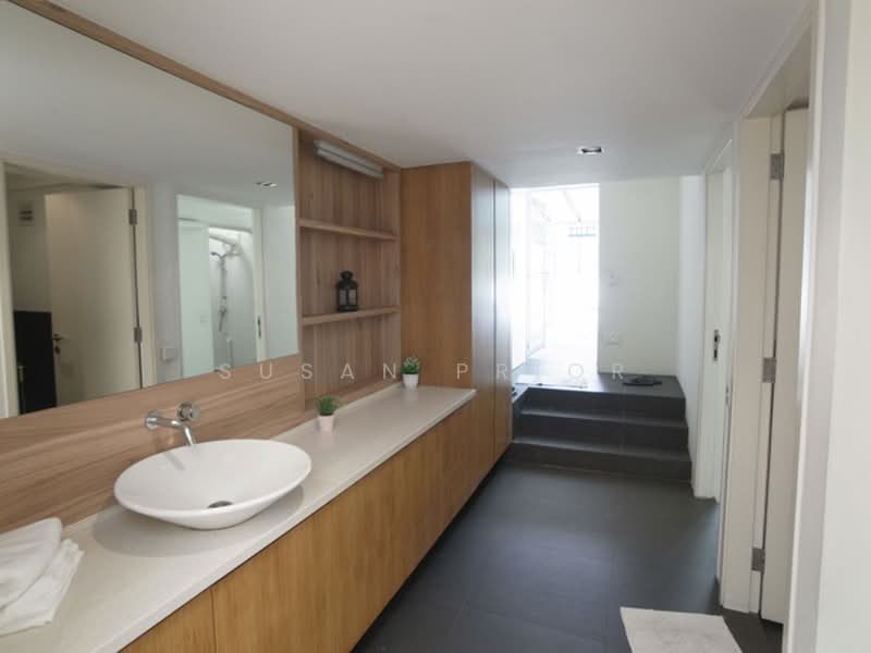 Cairnhill 5+1 Bed Plus Carpark!, Cairnhill Road Conservation House, 5 Bedrooms, 4,059 sqft, Conservation House For Rent, by Susan Prior, 500219802 - Bathroom - PropertyGuru.com.sg