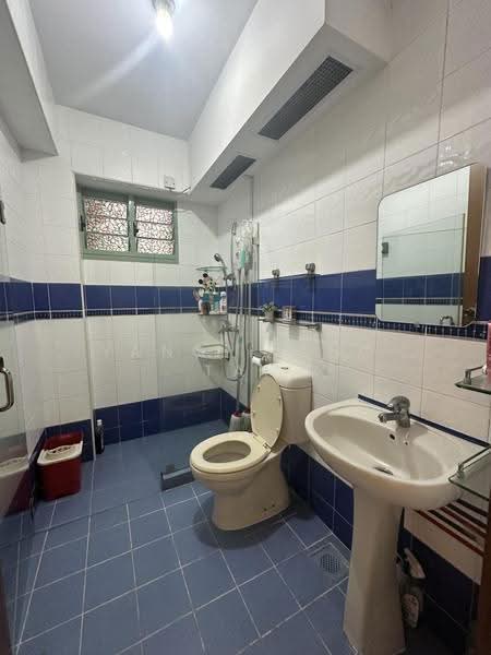 642B Punggol Drive, 642B Punggol Drive, Hougang / Punggol / Sengkang, 3 Bedrooms, 969 sqft, HDB Flat For Sale, by Yang Liang Tan, 500219812 - Bathroom - PropertyGuru.com.sg