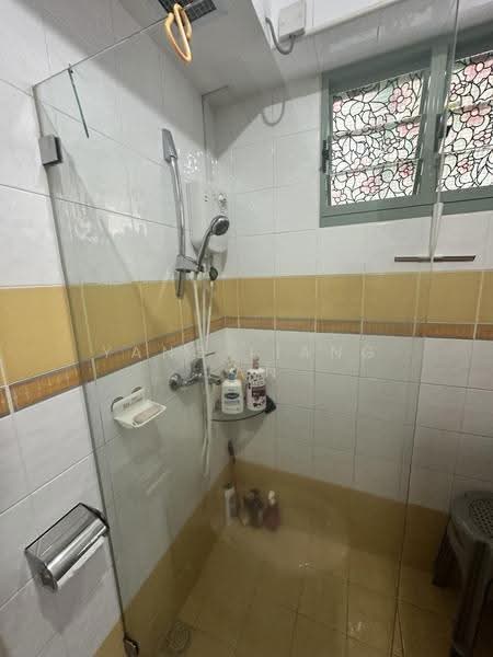 642B Punggol Drive, 642B Punggol Drive, Hougang / Punggol / Sengkang, 3 Bedrooms, 969 sqft, HDB Flat For Sale, by Yang Liang Tan, 500219812 - Bathroom - PropertyGuru.com.sg